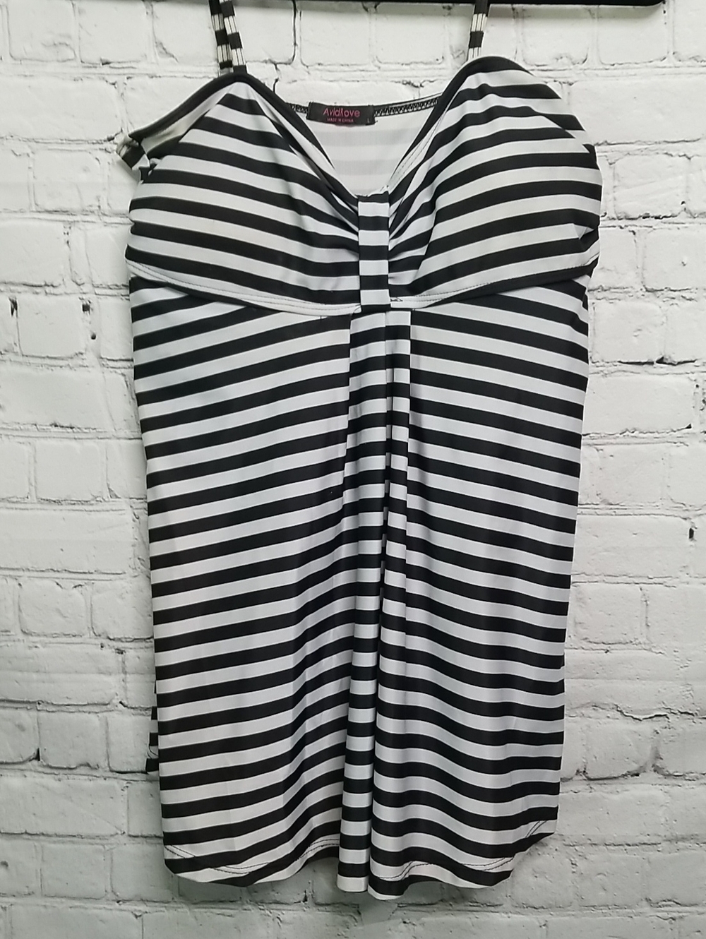 Avid Love womens size Large Tankini/Swim top black & White stripe EUC